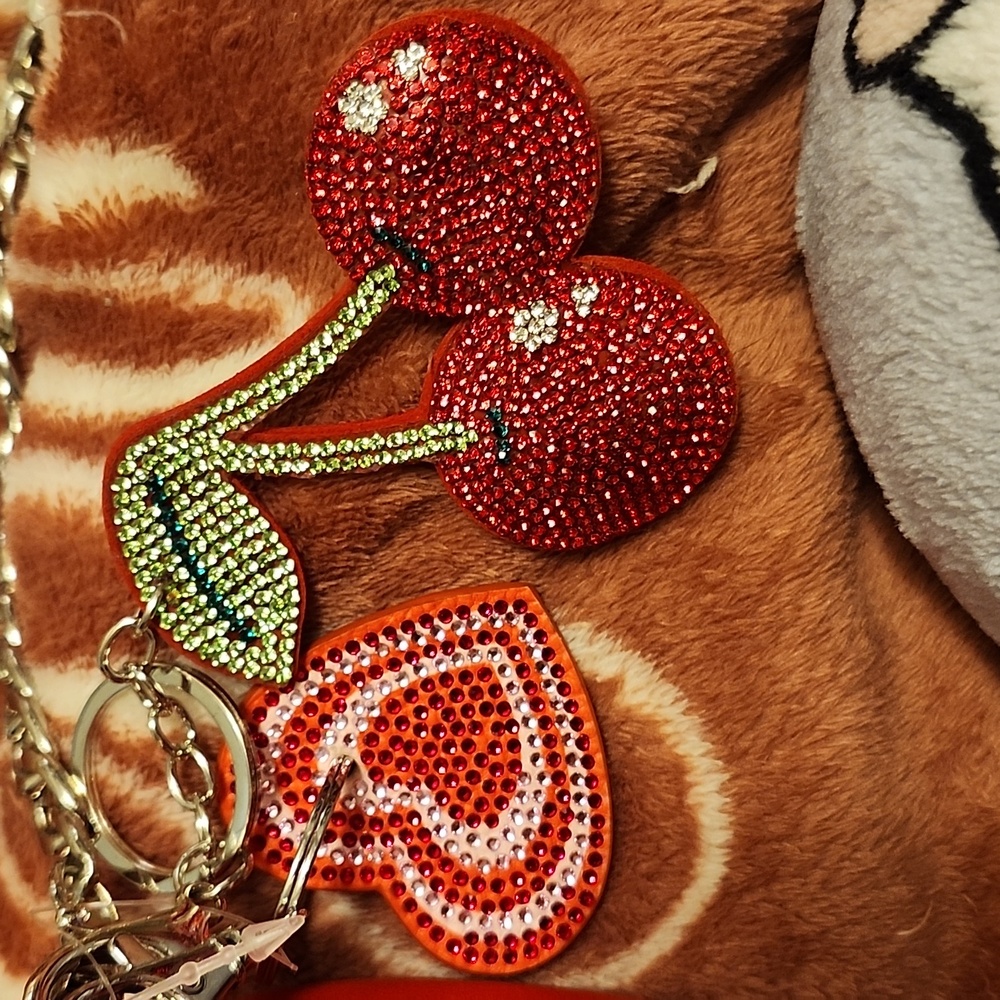 CARE BEARS Heart Purse, NWOT, Tag Included, Red - Picture 3 of 4